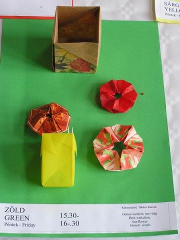 Körmendiné Takács Zsuzsanna: Doboz variációk, tea-virág