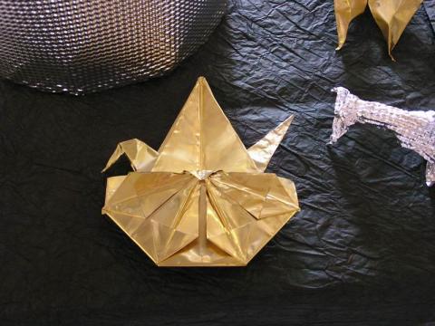 A Magyar Origami Kör  LOGO-ja fémből hajtogatva