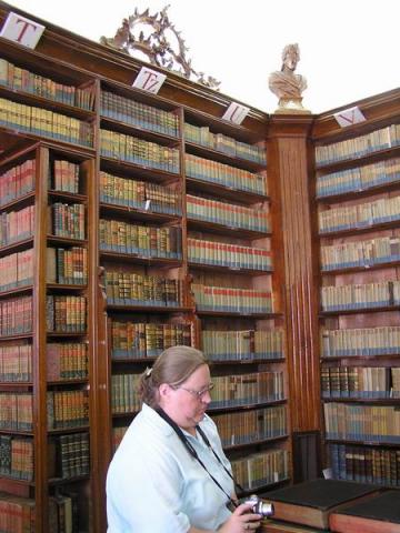 Látogatás a Klimo könyvtárban