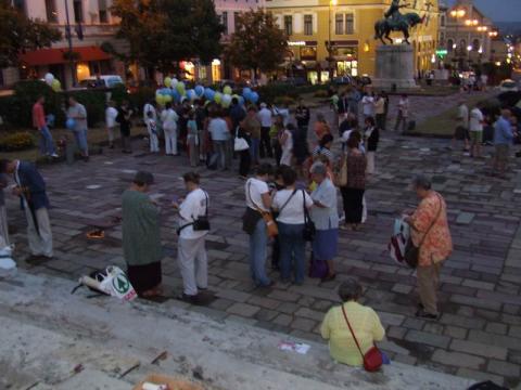 A 18. origami találkozó fő attrakciója - Hajtogatás a főtéren