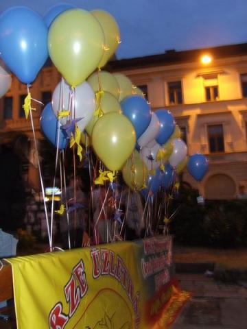 A 18. origami találkozó fő attrakciója - Hajtogatás a főtéren