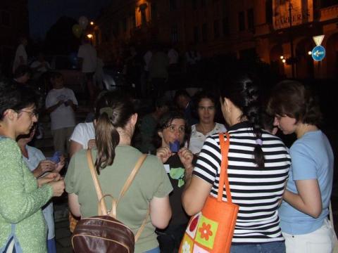 A 18. origami találkozó fő attrakciója - Hajtogatás a főtéren