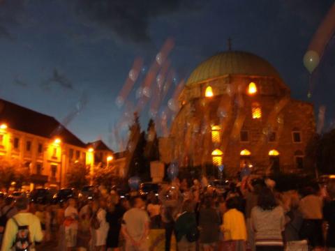 A 18. origami találkozó fő attrakciója - Hajtogatás a főtéren