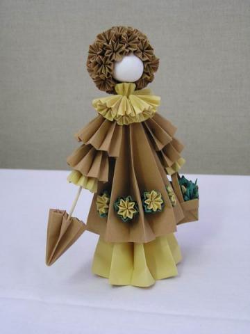 Ácsné Dóczi Éva: Baba kusudama elemből