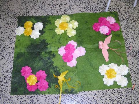 Készülő virágkompozíció