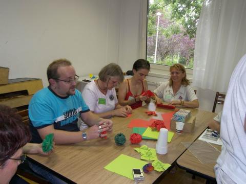 Frim Balázs a kusudamáját tanítja