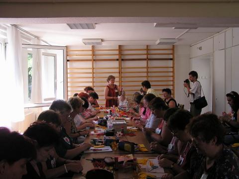 Kricskovics Zsuzsanna virágokat tanít